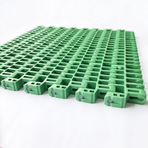 IS615 Radius Flush Grid with Pop-up Flights Plastic Conveyor Belt