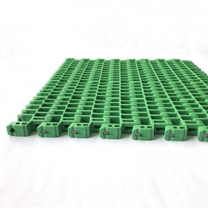 IS615 Radius Flush Grid with Pop-up Flights Plastic Conveyor Belt