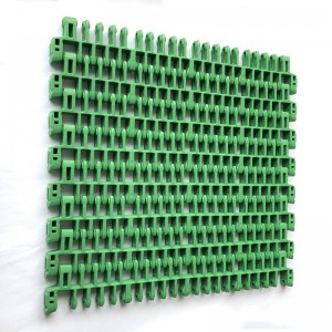 IS615 Radius Flush Grid with Pop-up Flights Plastic Conveyor Belt