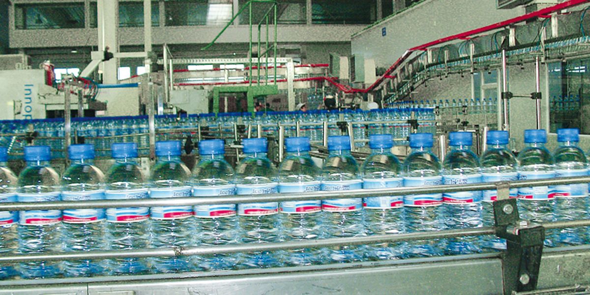 How to design and produce plastic mesh belt conveyor production lines in the beverage industry